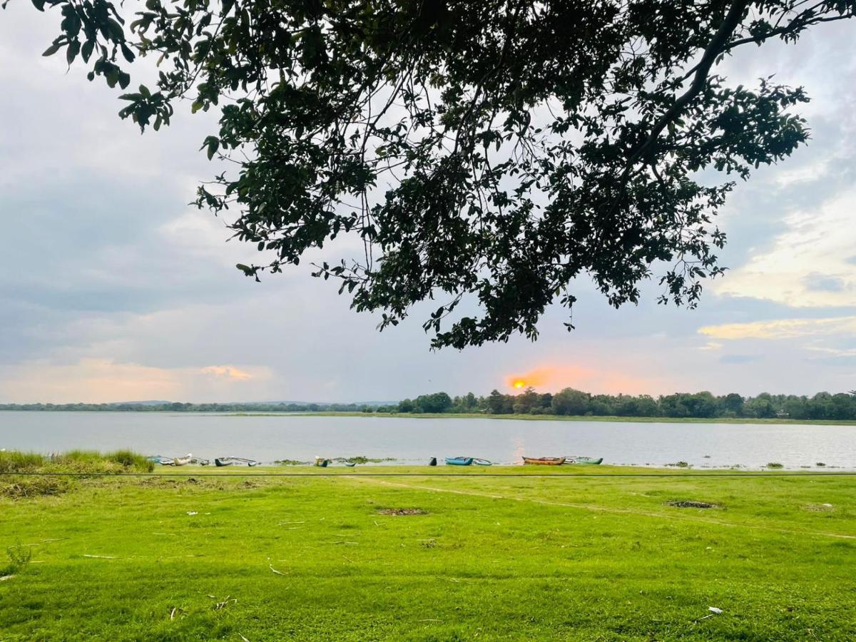 Hotel Lake Park Polonnaruwa Exterior photo