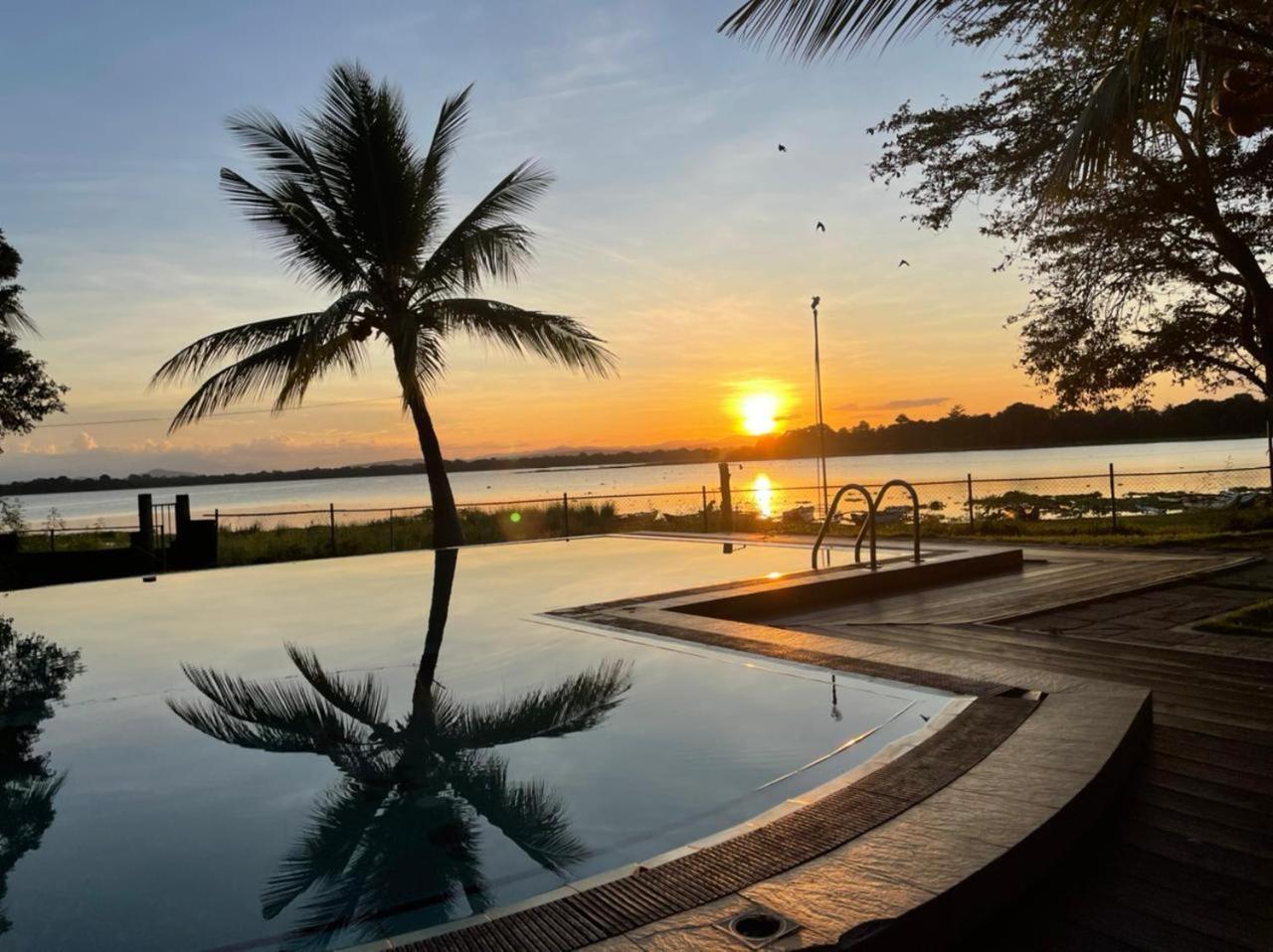 Hotel Lake Park Polonnaruwa Exterior photo