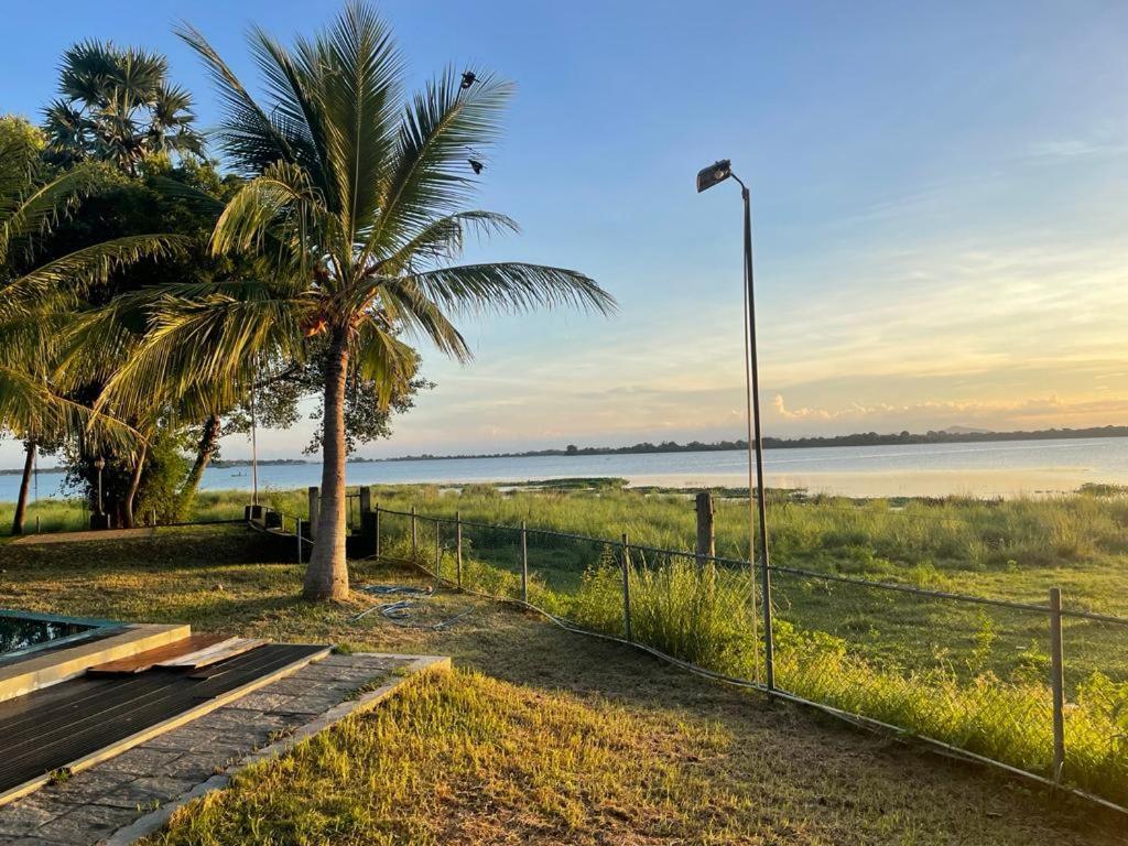 Hotel Lake Park Polonnaruwa Exterior photo
