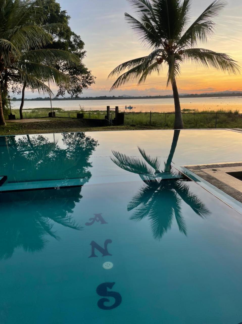 Hotel Lake Park Polonnaruwa Exterior photo